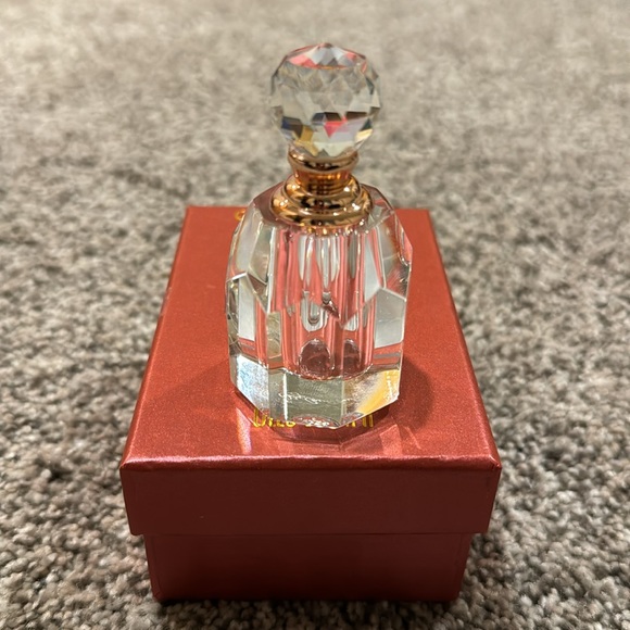 Oleg Cassini Cristal Parfum Bottle New in box! - Picture 3 of 4